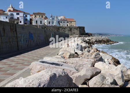 Termoli - Scorcio del borgo antico dalla passeggiata del Porto Stockfoto