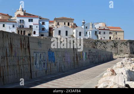 Termoli - Scorcio del borgo antico dalla scogliera della passeggiata del Porto Stockfoto