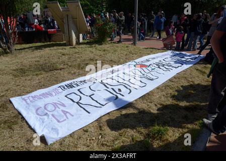 Rom, festa della liberazione 25. april 2024 - Corteo antifascista per le strade di Villa Gordiani e Centocelle Stockfoto