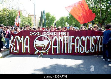 Rom, festa della liberazione 25. april 2024 - Corteo antifascista per le strade di Villa Gordiani e Centocelle Stockfoto