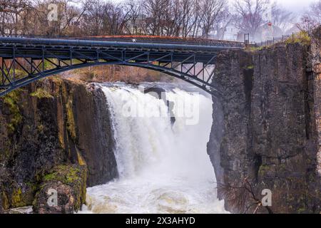 Nahaufnahme des majestätischen Paterson Wasserfalls in New Jersey, USA. Stockfoto