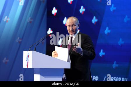 Moskau, Russland. April 2024. Der russische Präsident Wladimir Putin hält eine Ansprache auf dem Jahreskongress der Russischen Union der Industriellen und Unternehmer am 25. April 2024 in Moskau. Quelle: Alexander Kazakov/Kreml Pool/Alamy Live News Stockfoto