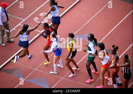 Philadelphia, Usa. April 2024. Am 25. April 2024 treten die Athleten am ersten Tag des 128. Penn Relays Carnaval, dem größten Leichtathletik-Treffen der USA, im Franklin Field in Philadelphia, PA, USA an. Quelle: OOgImages/Alamy Live News Stockfoto