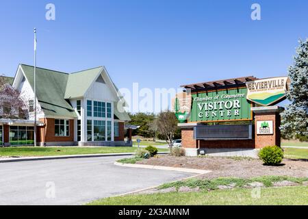 Das Sevierville Visitor Center ist ein Gebäude, in dem Besucher mehr über die Great Smoky Mountains und die umliegenden Städte erfahren können. Stockfoto