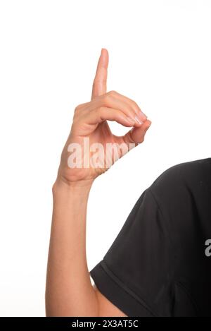 Nahaufnahme eines weiblichen Arms und einer Hand, die den Buchstaben D in brasilianischer Gebärdensprache für Gehörlose, Libras, herstellt. Salvador, Bahia. Stockfoto