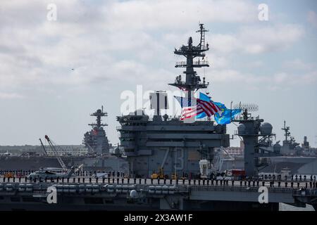 NORFOLK, Virginia (25. April 2024) der Flugzeugträger der Nimitz-Klasse USS George Washington (CVN 73) verlässt am 25. April 2024 die Marinestation Norfolk, um im US Southern Command Area als Teil der Southern Seas 2024 zu operieren. Im Anschluss an die Südsee soll George Washington die USS Ronald Reagan (CVN 76) als FDNF-Flugzeugträger in Yokosuka, Japan, entlasten. (Foto der U.S. Navy von Mass Communication Specialist 3rd Class Maxwell Orlosky) Stockfoto