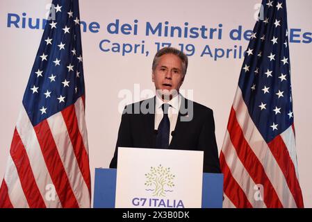 Capri, Italien. April 2024. (19.4.2024) Antony John Blinken, Außenminister der Vereinigten Staaten, spricht auf der Pressekonferenz zur Abschlussarbeit am dritten Tag der G7-Außenminister über die Politik, die die Vereinigten Staaten von Amerika und ihre Partner zur Deeskalation des Konflikts im Nahen Osten verfolgen werden. (Foto: Pasquale Gargano/Pacific Press/SIPA USA) Credit: SIPA USA/Alamy Live News Stockfoto