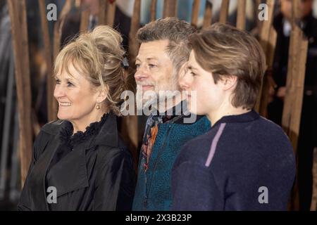 London, Großbritannien. April 2024. (L bis R) Lorraine Ashbourne, Andy Serkis und Louis Serkis-Ashbourne nehmen am 25. April 2024 am BFI IMAX in London Teil. Quelle: S.A.M./Alamy Live News Stockfoto