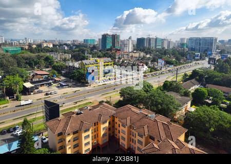 NAIROBI, KENIA 17. Februar 2024: Panoramablick von oben auf das zentrale Geschäftsviertel von Nairobi. Kenia. Stockfoto