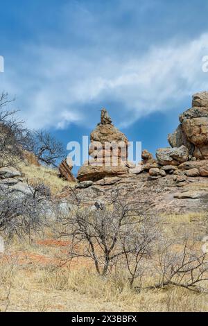 Landschaft mit Kopje, oder felsigem Felsvorsprung, geformt wie ein Vogel, Mashatu Game Reserve, Botswana Stockfoto