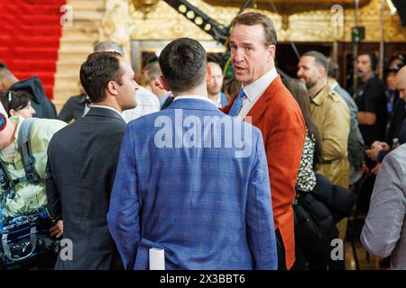 Detroit, Usa. April 2024. Peyton Manning beim NFL Draft Red Carpet 2024 im Fox Theatre in Detroit, mir, am 25. April 2024. (Foto: Andrew Roth/SIPA USA) Credit: SIPA USA/Alamy Live News Stockfoto