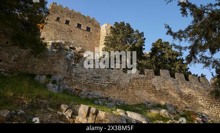 Morgenlicht, Johannisfestung, Aufstieg zur Akropolis, Lindos, Rhodos, Dodekanes, griechische Inseln, Griechenland Stockfoto