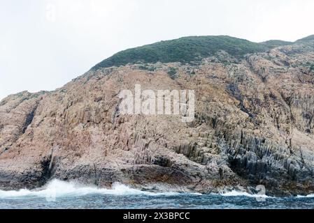 Zerklüftete Küstenlandschaften im Sai Kung East Country Park in Hongkong. Stockfoto