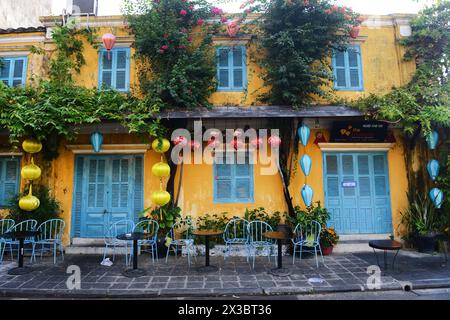 Wunderschöne alte Gebäude in der Altstadt von Hoi an, Vietnam. Stockfoto