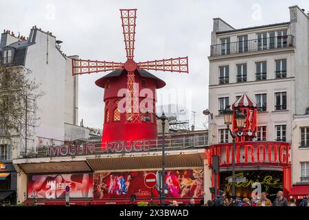 Varieté Theater Moulin Rouge bei Nacht, Montmartre, Paris, Frankreich Stockfoto