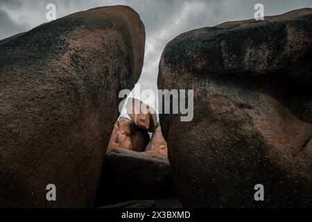 Bizarre Felsbrocken an der Pink Granit Coast - Cote de Granit Rose - in der Bretagne, Frankreich Stockfoto