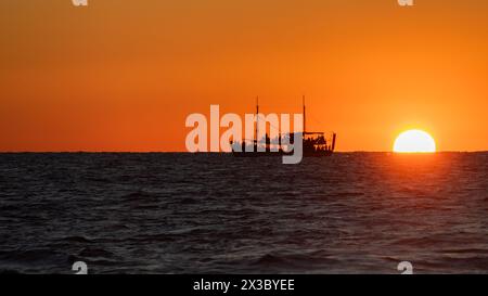 Atemberaubender Sonnenuntergang über Laguna Venetia, Venedig, Italien Stockfoto