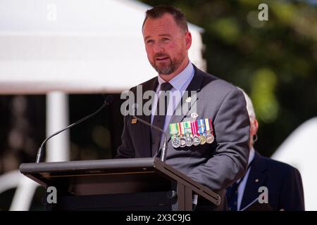 Sydney, Australien. April 2024. Mick Bainbridge RSL NSW President spricht während des ANZAC Day Commemoration Service am 25. April 2024 im Anzac Memorial, Hyde Park South in Sydney, Australien Credit: IOIO IMAGES/Alamy Live News Stockfoto