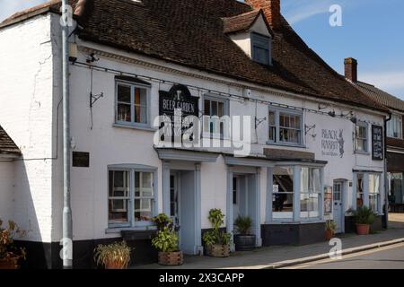 MALDON, ESSEX, Großbritannien - 25. APRIL 2024: Außenansicht des Black Rabbit Pub in der High Street Stockfoto