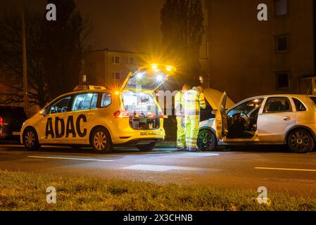 ADAC Pannenhilfe nachts, Pannenhilfe nachts Stockfoto