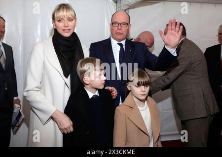 Fürstin Charlene von Monaco und Fürst Albert II Von Monaco mit ihren Kindern Jacques Grimaldi und Gabriella Grimaldi bei der Eröffnung des Monaco Abschnitts im Miniatur Wunderland Hamburg durch den Fürst und die Fürstin von Monaco. Hamburg, 25.04.2024 *** Prinzessin Charlene von Monaco und Prinz Albert II. Von Monaco mit ihren Kindern Jacques Grimaldi und Gabriella Grimaldi bei der Eröffnung der Monaco Sektion Miniatur Wunderland Hamburg durch den Prinzen und Prinzen von Monaco Hamburg, 25 04 2024 Foto:xgbrcix/xFuturexImagex miniaturwunderland 4446 Stockfoto