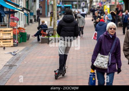 Gillingham ist eine Stadt in der Unitary Authority Area von Medway im Zeremonial County of Kent, England. Die Stadt bildet einen Ballungsraum mit den Nachbarstädten Chatham, Rochester, Strood und Rainham. Es ist auch die größte Stadt im Stadtteil Medway. Im Jahr 2020 hatte sie 108 785 Einwohner. Stockfoto