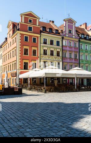 Farbenfrohe Stadthäuser auf dem Marktplatz in Breslau Stockfoto