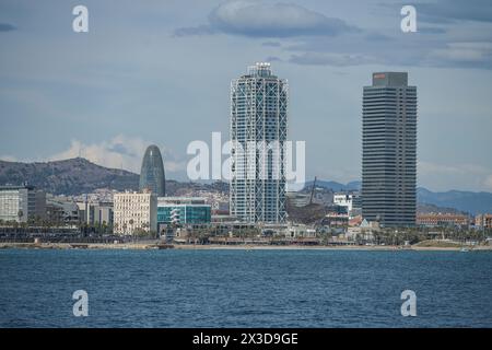 Hochhäuser am Port Olimpic, Hotel Arts, Küste, Mittelmeer, Barcelona, Katalonien, Spanien Stockfoto