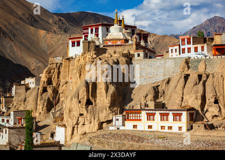 Das Lamayuru Kloster oder Gompa ist ein buddhistisches Kloster im tibetischen Stil im Dorf Lamayuru in Ladakh, Nordindien Stockfoto