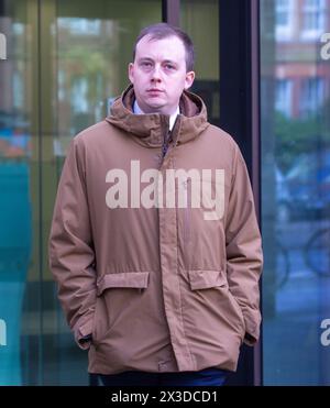 London, England, Großbritannien. April 2024. CHRISTOPHER BERRY verlässt das Westminster Magistrates Court in London nach einem Prozess. Er wird nach dem Official Secrets Act angeklagt und beschuldigt, China „Artikel, Notizen, Dokumente oder Informationen“ gegeben zu haben. (Kreditbild: © Tayfun Salci/ZUMA Press Wire) NUR REDAKTIONELLE VERWENDUNG! Nicht für kommerzielle ZWECKE! Stockfoto