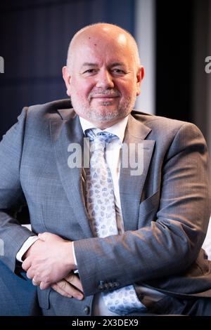 UCB Senior Vice President Jacques Marbehant posiert für den Fotografen bei der Einweihung des neuen Biomanufacturing Operations Center am Standort Braine l'Alleud des biopharmazeutischen Unternehmens UCB in Braine-L'alleud, Freitag, den 26. April 2024. BELGA FOTO LAURIE DIEFFEMBACQ Credit: Belga News Agency/Alamy Live News Stockfoto