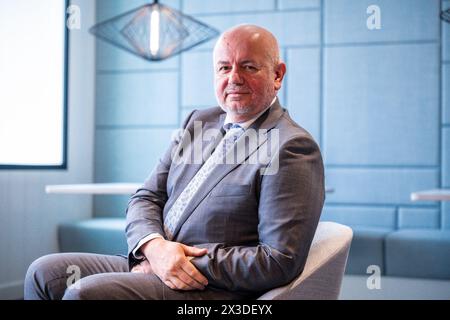 UCB Senior Vice President Jacques Marbehant posiert für den Fotografen bei der Einweihung des neuen Biomanufacturing Operations Center am Standort Braine l'Alleud des biopharmazeutischen Unternehmens UCB in Braine-L'alleud, Freitag, den 26. April 2024. BELGA FOTO LAURIE DIEFFEMBACQ Credit: Belga News Agency/Alamy Live News Stockfoto