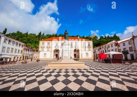 Rathaus oder Pacos do Concelho am Platz der Republik oder Praca da Republica Hauptplatz in Tomar, Portugal Stockfoto