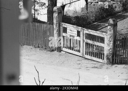 Aktuell 11–1946: Bekannte Landsvikere auf Frifot. Das Tor zur Villa 'Maihaugen' in Vindern, wo Maria Quisling lebt.Foto: Th Skotaam / aktuell / NTB **Foto ist nicht bildbearbeitet*** dieser Bildtext wird automatisch übersetzt Stockfoto