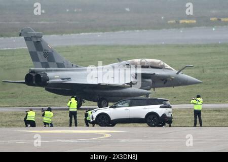 Velika Gorica, 250424. Internationaler Flughafen Dr. Franjo Tudjman, Pleso. Feierliche Ankunft der ersten Gruppe von Rafale-Mehrzweckflugzeugen in Kroatien. Foto: Goran Mehkek / CROPIX Copyright: XxGoranxMehkekx/xCROPIXx gm rafale48-250424 Stockfoto