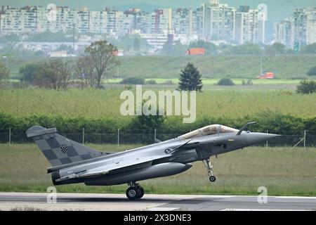 Velika Gorica, 250424. Internationaler Flughafen Dr. Franjo Tudjman, Pleso. Feierliche Ankunft der ersten Gruppe von Rafale-Mehrzweckflugzeugen in Kroatien. Foto: Goran Mehkek / CROPIX Copyright: XxGoranxMehkekx/xCROPIXx gm rafale63-250424 Stockfoto