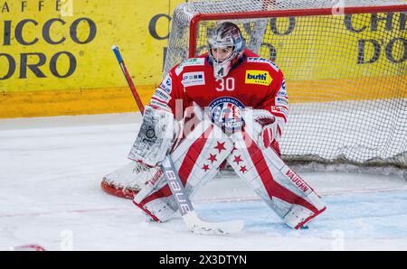 SC Rapperswil-Jona Lakers Torhüter #30 Roby Mettler während dem Spiel gegen den EHC Biel-Bienne Spirit in der St. Galler Kantonalbank Arena. (Rappersw Stockfoto