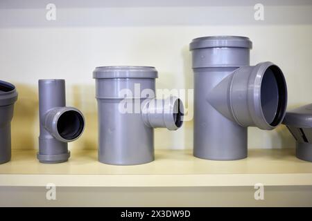 Armaturen für Kunststoffrohrsysteme. Stockfoto