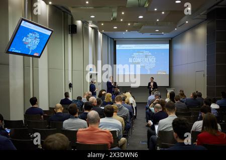 MOSKAU, RUSSLAND - 25. APR 2017: Personen im Auditorium während der AI-Konferenz im Novotel Moscow City Hotel. Die Konferenz widmet sich der Einführung von artifi Stockfoto