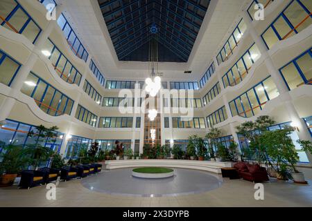 MOSKAU, RUSSLAND - 31. Oktober 2017: Innenhof der staatlichen Haushaltsbildungsanstalt der Moskauer Schule 2107. Stockfoto