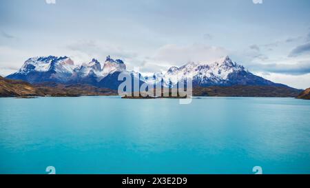 Torres del Paine National Park Aerial Panoramablick. Torres del Paine Nationalpark ist ein Nationalpark, Berge, Gletscher, Seen und Flüsse im Süden Stockfoto