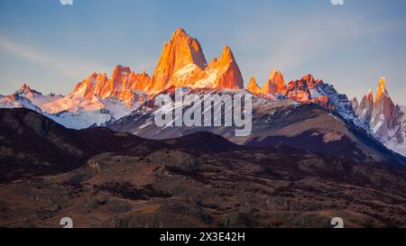 Monte Fitz Roy oder Cerro Chalten von oben aus gesehen. Fitz Roy ist ein Berg in der Nähe von El Chalten, im südlichen Patagonien, an der Grenze zwischen Stockfoto