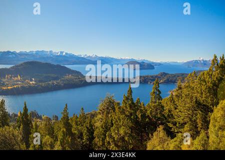 Nahuel Huapi Nationalpark Panoramablick vom Cerro Campanario Aussichtspunkt in Bariloche, Patagonia Region in Argentinien. Stockfoto