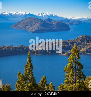 Nahuel Huapi National See Luftbild vom Cerro Campanario Aussichtspunkt in Bariloche, Patagonia Region von Argentinien. Stockfoto