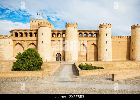 Die Aljaferia Palastes oder Palacio de la Aljaferia ist eine befestigte mittelalterlichen islamischen Palast in der Stadt in der Region Aragonien Zaragoza, Spanien Stockfoto