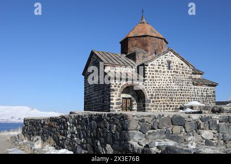 Die Surb Arakelots Kirche ist ein altes architektonisches Denkmal Armeniens, 9. Jahrhundert, Winter Stockfoto