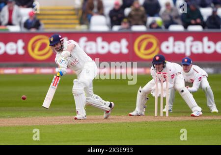 Durham's Ollie Robinson schlägt am ersten Tag des Spiels der Vitality County Championship im Seat Unique Riverside, Chester-le-Street. Bilddatum: Freitag, 26. April 2024. Stockfoto