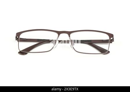 Lesebrille isoliert auf weißem Hintergrund. Modebrille für Mann und Frau. Foto mit hoher Auflösung. Volle Schärfentiefe. Stockfoto