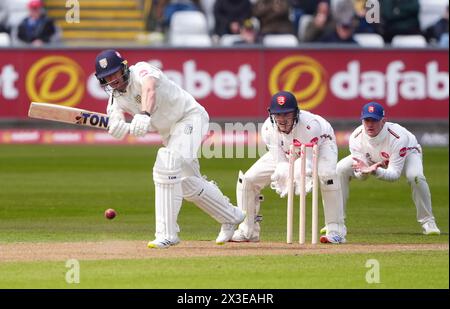 Durham's Colin Ackermann schlug während des ersten Tages des Vitality County Championship Matches im Seat Unique Riverside, Chester-le-Street. Bilddatum: Freitag, 26. April 2024. Stockfoto