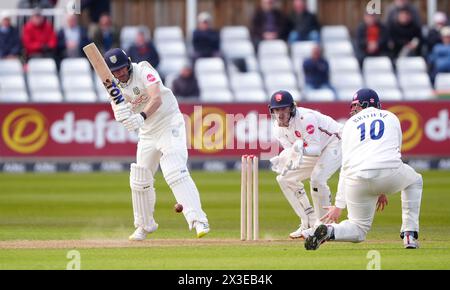 Durham's Colin Ackermann schlug während des ersten Tages des Vitality County Championship Matches im Seat Unique Riverside, Chester-le-Street. Bilddatum: Freitag, 26. April 2024. Stockfoto